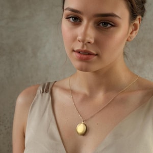 Gold Locket Necklace with Photo, Plain Round Locket, Engraved Gift for Sister, Thoughtful Bereavement Memorial Gift, Best Friend LKGP-35