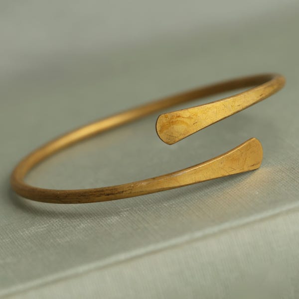 Pulseira de latão com fecho de pressão: Bracelete de braço em ouro antigo