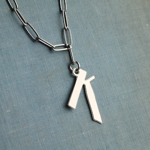 Colar com inicial de tipografia do alfabeto, colar com nome, presente personalizado feito à mão para meninas, corrente robusta com clipes de papel, alfabeto prateado