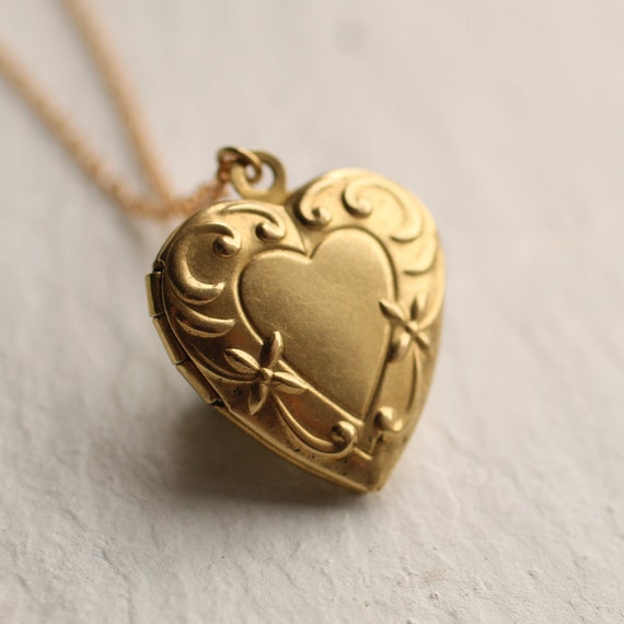 Personalized Heart Locket Necklace for Mom
