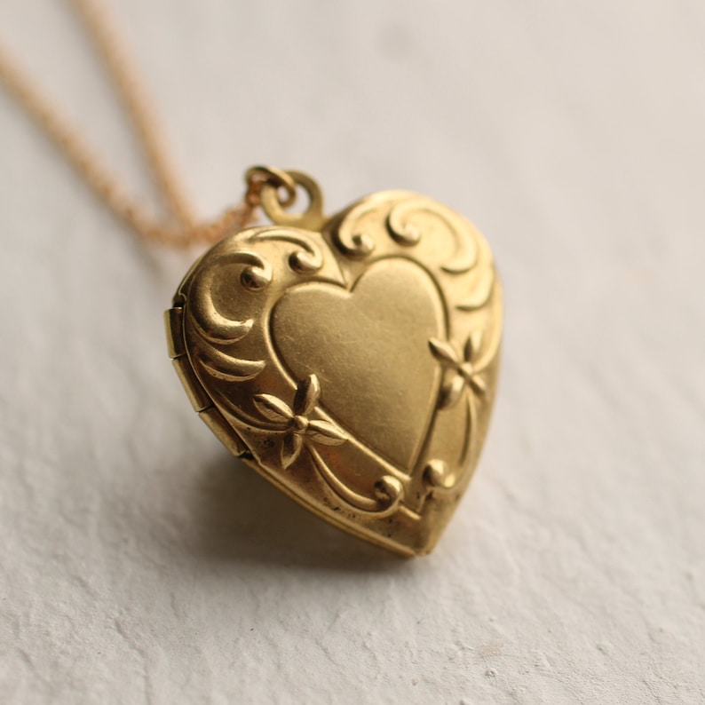 Heart Locket Necklace with Photos, Personalized Engraved Locket, Gold Heart Necklace, Initial Necklace, Mom Locket, NOUVEAU HEART LOCKET image 1