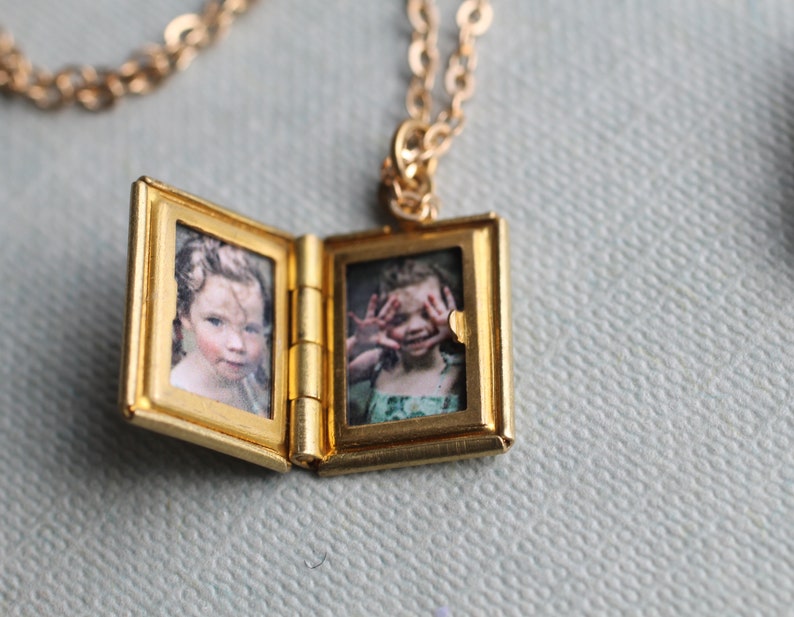 Personalized Book Locket Necklace with Photos, Initial Locket, Engraved Graduation Locket, Necklace for Teenagers, Proposal, POPPY BOOK zdjęcie 3