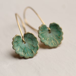 Boucles d'oreilles feuille verte... Boucles d'oreilles Art nouveau, nénuphar Monet, boucles d'oreilles longues bohème turquoise nénuphar, boucles d'oreilles CLOVER LEAF image 2