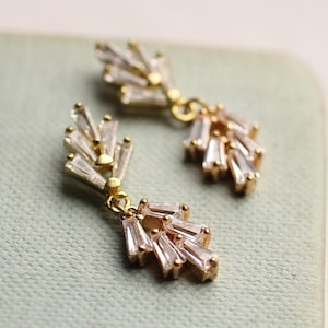 Art Deco Bridal Earrings: Dainty 1920s Crystal Drop Earrings