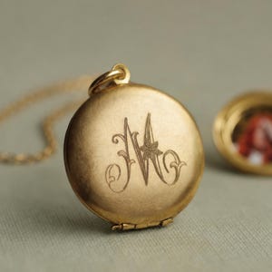 Personalisierte Foto-Medaillon-Halskette: Graviertes Monogramm mit Initialen als Erinnerungsgeschenk, sentimentales Geschenk für Sie, LKGP-35
