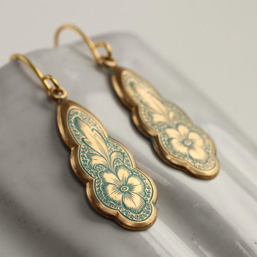 Boucles d'oreilles pendantes florales victoriennes turquoise : bijoux Art nouveau Myosotis