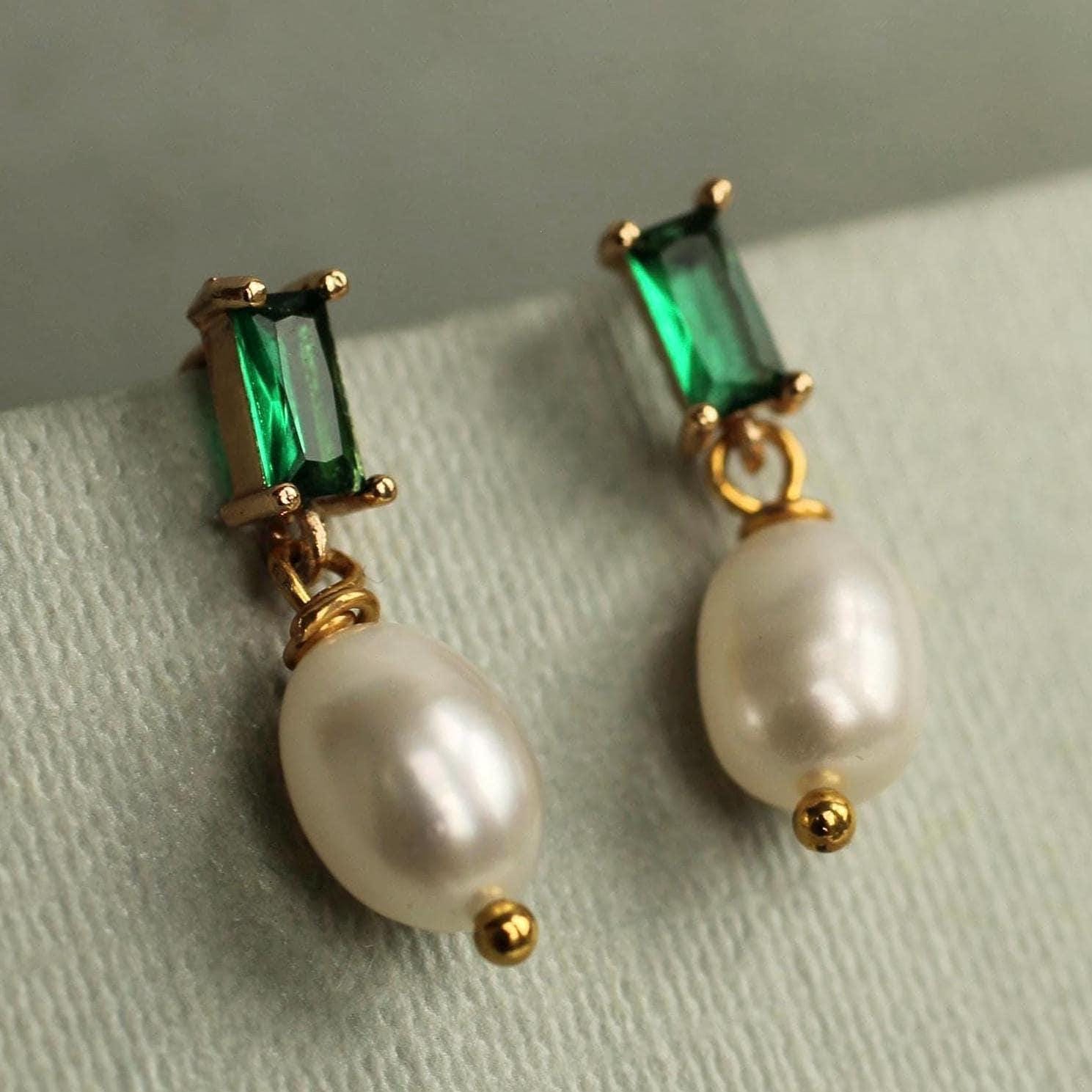 Boucles D'oreilles Longues Perles Résine Vert émeraude - Vintage Percées