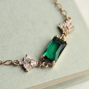Art Deco Emerald Green Necklace: 1920s Style Wedding Jewelry