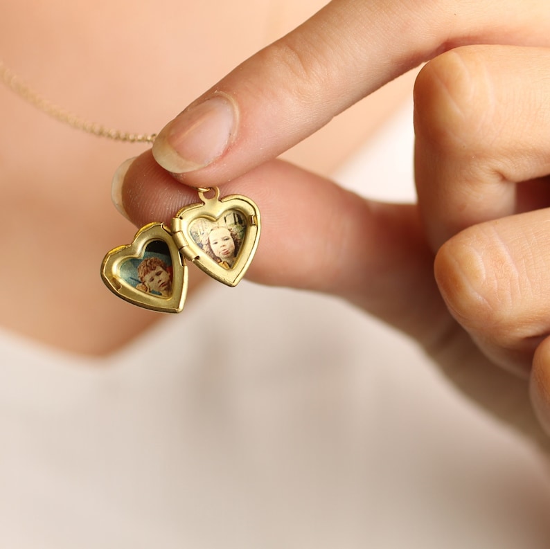 Heart Locket Necklace with Photos, Gold Locket With Pictures, Personalized Heart Locket, Customized Engraving Initial Necklace, TINY HEART 