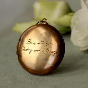 Broche médaillon de mariée personnalisée : photo souvenir en laiton antique, LKGP-17