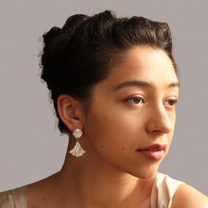 Pearl Drop Earrings, Art Deco Bridal Earrings, Wedding Earrings Bridesmaid, Fan White Earrings, Modern Bridal Pearl, MERMAID MOP EARRINGS image 2
