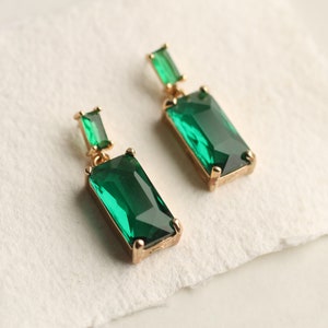 Baguette Emerald Green Earrings, 1990s earrings, Baguette Rectangle Green May Birth Stone Drop Earrings 1920s Art Deco DOUBLE BAGUETTE EM