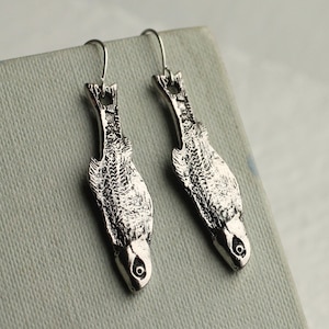Boucles d'oreilles en argent pendantes poisson sardine : cadeau fantaisie humoristique réaliste