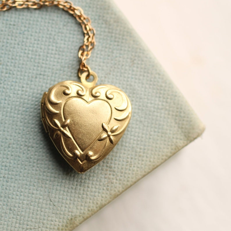 Heart Locket Necklace with Photo, Gold Initial Locket, Art Nouveau, Girls Necklace, Personalised Engraved Necklace, NOUVEAU HEART zdjęcie 6