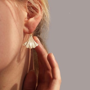 Pearl Earrings for Bride, Art Deco Bridal Earrings, Wedding Jewelry, Gift for Bridesmaid, Mother of Pearl Carved Earrings, Abalone Jewelry