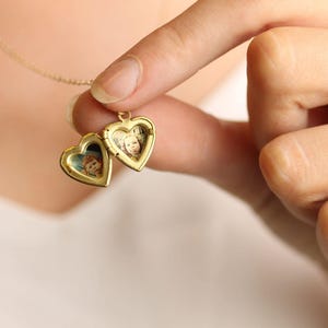 Photos de collier médaillon coeur, petit médaillon doré avec images, médaillon coeur personnalisé, médaillon initial délicat gravé, amitié LKGP-24