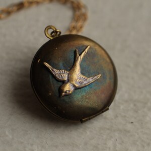 Bird Locket Necklace with Photos, Antique Swallow Necklace, Engraved Necklace, Personalized Locket, ANTIQUE BIRD LOCKET image 2
