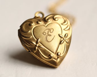 Heart Locket Necklace Photo, Gold Initial Locket, Art Nouveau, Art Deco Necklace, Personalized Engraved Photo Necklace, Unique Gift LKGP-6