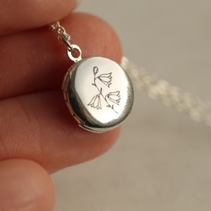 Collana con medaglione d'argento con foto, piccolo medaglione, collana fotografica personalizzata, collana personalizzata, medaglione inciso, TINY SILVER ROUND immagine 4