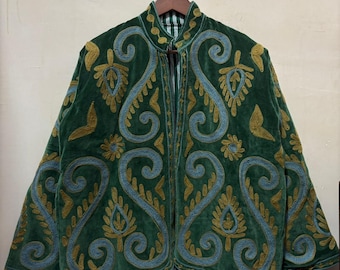 Grüne Samt-Suzani-Jacke, handbestickte Jacke für Frauen, indische Suzani-Stickereijacke, Geschenke für sie, Geschenke, personalisierte Geschenke