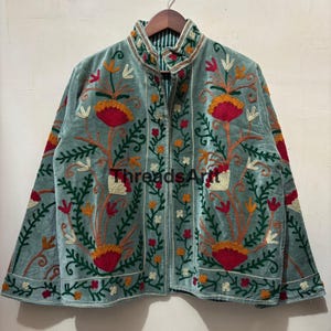 Chaqueta Suzani de terciopelo bordada a mano, abrigo Suzani de algodón, chaqueta de invierno, chaqueta corta Suzani, regalos para ella, regalos para mujer