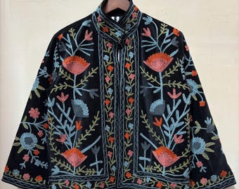 Samt Suzani Jacke, handbestickte Sujani Jacke, Boho Stickerei Wendejacke, schwarze Jacke, Geschenke für sie, personalisierte Geschenke