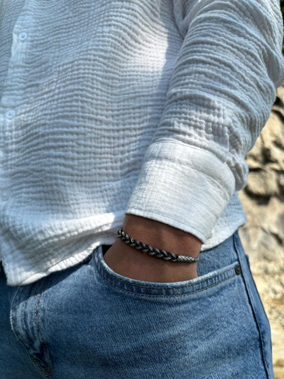 Handmade Sterling Silver Knot Bracelet: Kazaziye Art, Unisex Design