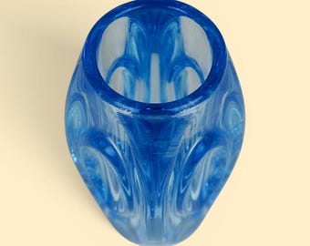 Jarrón vintage azul óptico "Bullet" n.° 914 de Rudolf Schrotter, Sklo Union Rosice, década de 1950. Cristal checoslovaco / Estilo moderno de mediados de siglo.