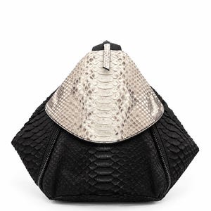 Bolso convertible de piel de pitón: mochila, bandolera, bolso de hombro y bolso de mano.