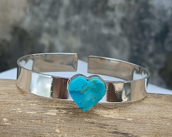 Pulseira Kingman Turquoise Heart: Bracelete artesanal em prata de lei 925.