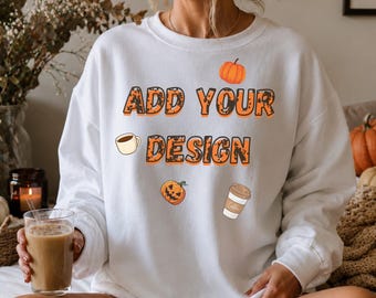 Maqueta de sudadera de Halloween | Maqueta blanca Gildan 18000 | Sudadera de calabaza de otoño | Maqueta acogedora de otoño | Descarga digital PNG