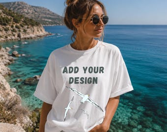 Maqueta de camiseta blanca Comfort Colors 1717, maqueta de camiseta playera costera, maqueta de camiseta extragrande para mujer, vista frontal PNG, maqueta de estilo de vida veraniego