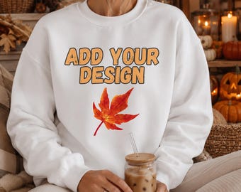 Maqueta de sudadera blanca de cuello redondo Gildan 18000 | Maqueta acogedora de otoño | Sudadera blanca extragrande | Maqueta de ropa de estilo de vida | PNG