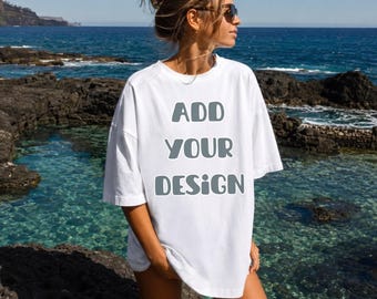 Maqueta de camiseta blanca Comfort Colors 1717, maqueta de camiseta extragrande, maqueta de Madeira Beach, estilo de vida costero, camisa de verano para mujer, vista frontal