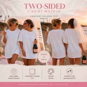 Könnte beinhalten: Ein Mockup-Bild, das ein weißes, doppelseitiges T-Shirt zeigt. Der Text auf dem Bild lautet "TWO-SIDED T-SHIRT MOCKUP" und "COMFORT COLORS 1717 WHITE". Das Bild zeigt vier Personen, die das T-Shirt am Strand tragen und Champagner und eine Flasche halten.
