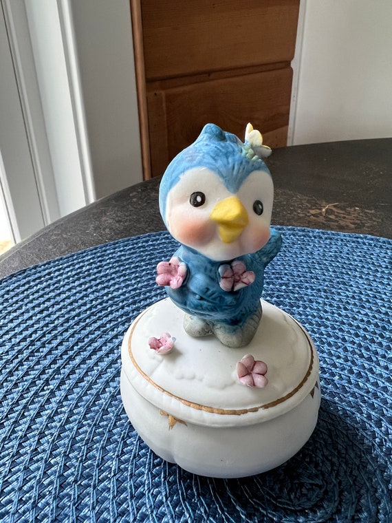 Vintage Blue Bird Trinket Box / Super Cute Blue Bird / Kitschy Blue Bird Ring Box
