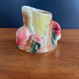 Vintage Planter with Mushrooms / Super Cute Pottery Ceramic Planter Vase with Mushrooms / Pottery of Tree Stump with Mushrooms / Farmhouse