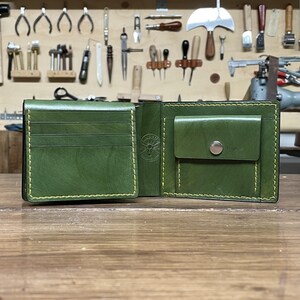 Portafoglio uomo in pelle con tasca ID, porta monete e porta banconote – Artigianale, personalizzabile, realizzato  mano in Italia