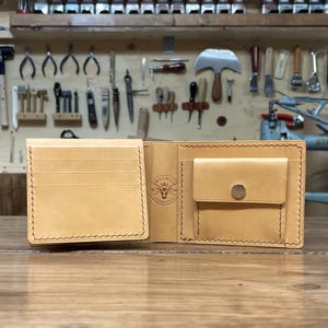 Portafoglio uomo in pelle con tasca ID, porta monete e porta banconote – Artigianale, personalizzabile, realizzato  mano in Italia