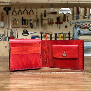 Portafoglio uomo in pelle con tasca ID, porta monete e porta banconote – Artigianale, personalizzabile, realizzato  mano in Italia