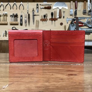 Schlanke Karten-Geldbörse aus Leder für Herren mit Münzfach und 2 Ausweisfächern – Schlank, handgefertigt, anpassbar, handgefertigt in Italien