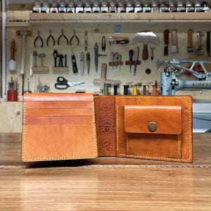 Portafoglio uomo in pelle con tasca ID, porta monete e porta banconote – Artigianale, personalizzabile, realizzato  mano in Italia