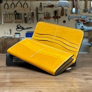 Portafoglio giallo grande da donna in vero cuoio toscano, colore a scelta – Artigianale, personalizzabile, realizzato mano in Italia