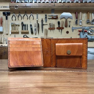 Portafoglio uomo in pelle con tasca ID, porta monete e porta banconote – Artigianale, personalizzabile, realizzato  mano in Italia