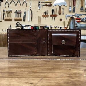 Classico portafoglio uomo in pelle con porta monete e porta banconote – Artigianale, personalizzabile, realizzato  mano in Italia