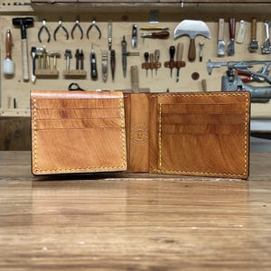 Herren-Geldbörse aus Leder mit 10 Kartenfächern und Ausweisfach, Geldscheinfach – handgefertigt, anpassbar, Made in Italy