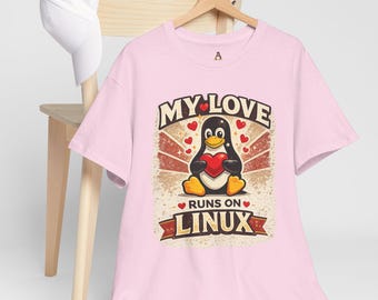 My Love Runs on Linux T-shirt: schattig valentijnsontwerp met smoking-pinguïn voor Linux-fans