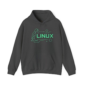 Op de afbeelding: Donkergrijze hoodie met een kangoeroezak en capuchon. De voorkant heeft een groene afbeelding van een pinguïn en het woord "LINUX". Het ontwerp is een moderne, geometrische stijl. De hoodie is gemaakt van een zacht, comfortabel materiaal.