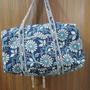 ハンドメイドパッチワークトートバッグ、インド風キルティングボヘミアンショッパー、環境に優しいヴィンテージキャリーバッグ、彼女へのギフト