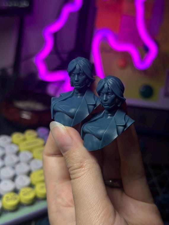 Kyra bust small